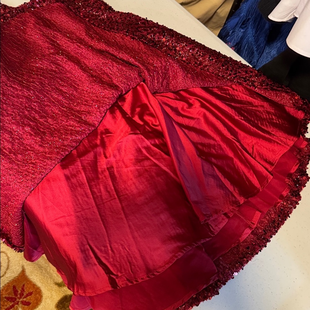 Minuet Red V-Neck dress - - Picture 13 of 16